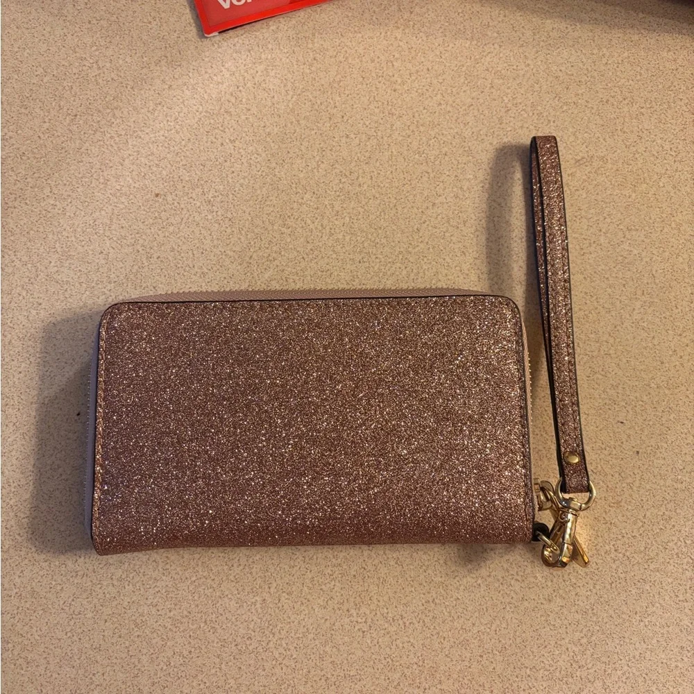Michael Kors Sparkling rose gold Wristlet - Picture 2 of 8